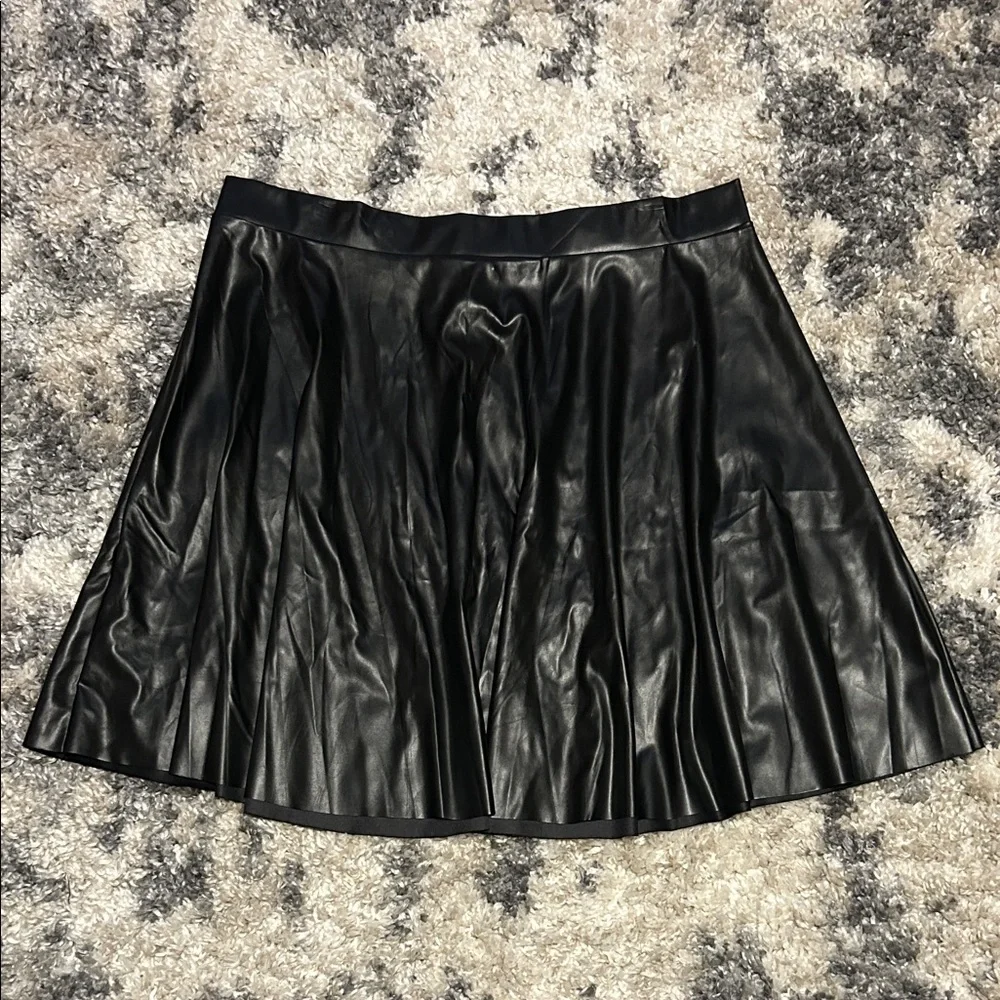 SHEIN Black Faux Leather Skater Skirt - Picture 1 of 1